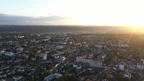 Edificios-Zona-Residencial-Puesta-De-Sol-Pau-Francia-Hlm-Barrio-Universidad